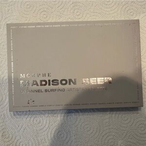 Morphe Madison Beer Channel Surfing Artistry Palette